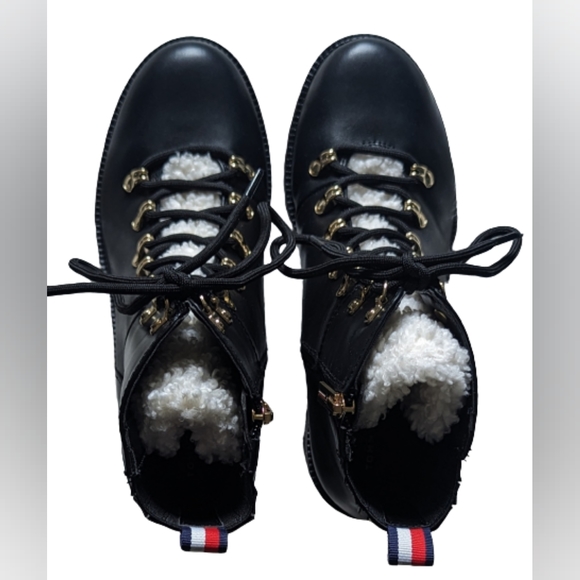 NIB black leather Tommy Hilfiger Lamere 2 lace up sherpa tongue ankle boots - Picture 4 of 10